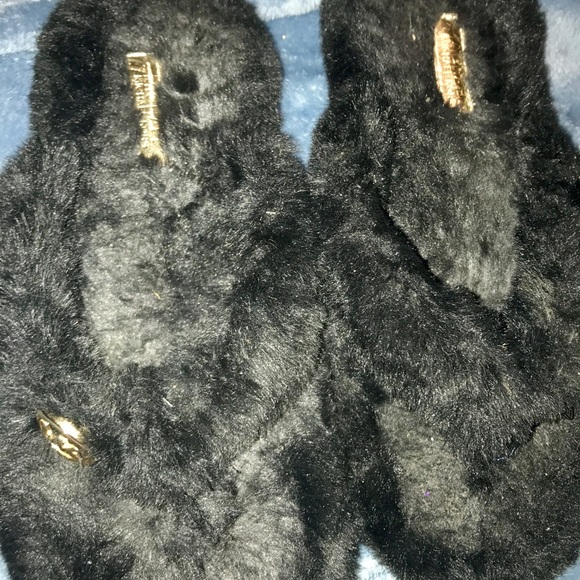 ❌SOLD❌ MK Fuzzy Slipper Sandals - Picture 2 of 4